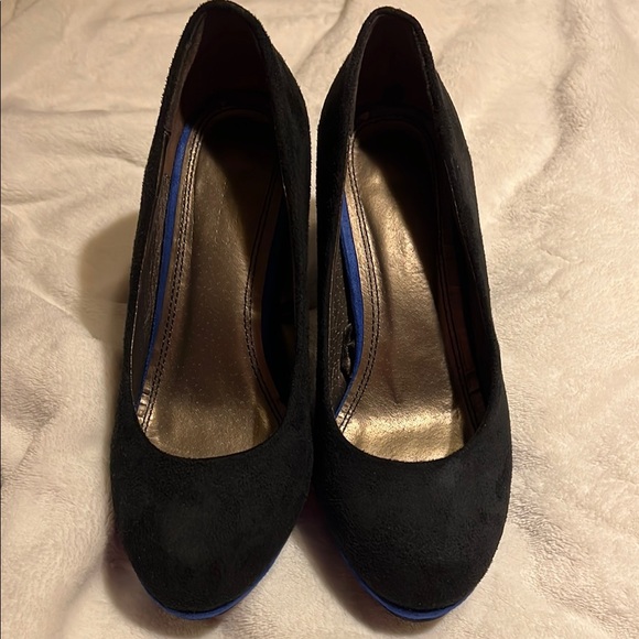Black and Blue Platform Heels with Suede Finish - Picture 2 of 5